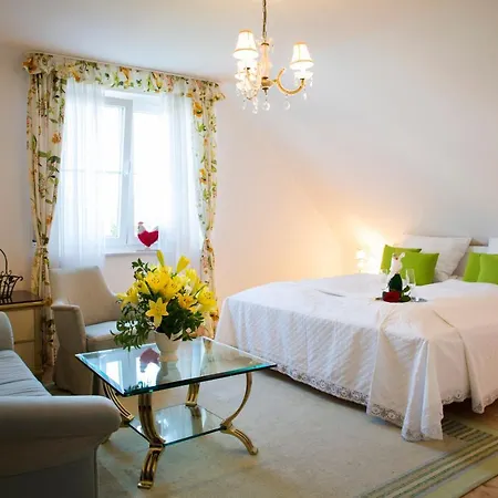 Gastehaus „haus Am Hahnenberg“ Bed & Breakfast Marmagen